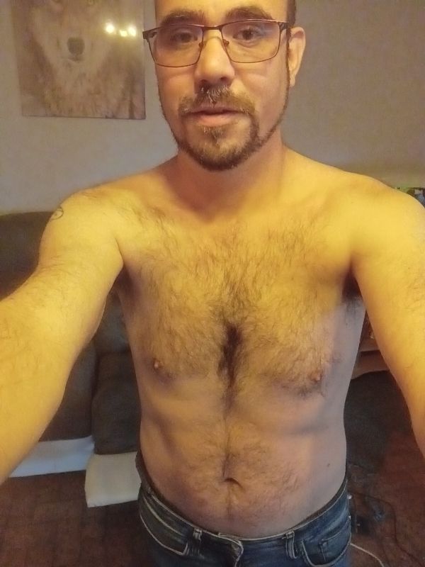 Valère - Gay trip à Fahrwangen Profil de Valère, 44 ans, Gay trip à Fahrwangen (Argovie)