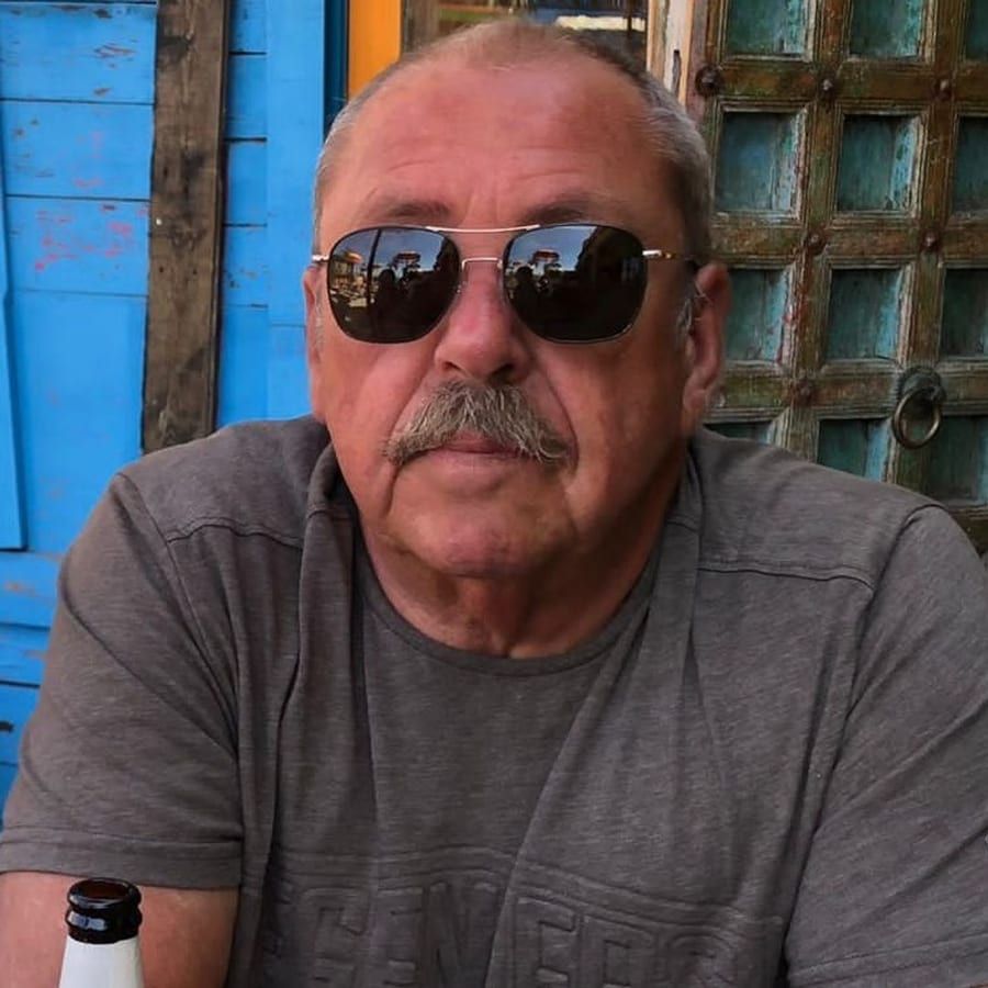 Profil de Douga, 44 ans, Gay trip à Uors (Lumnezia) (Grisons)