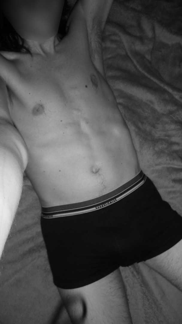 Profil de Zitouni, 24 ans, Gay trip à Vezio (Tessin)