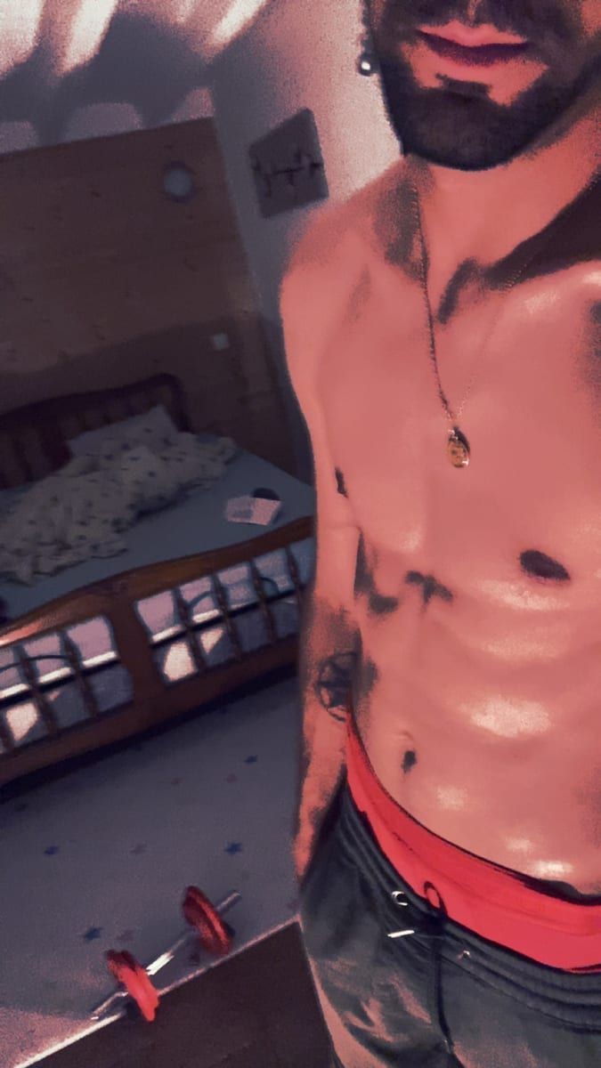 Pierre-daniel - Gay trip à Zernez Profil de Pierre-daniel, 23 ans, Gay trip à Zernez (Grisons)