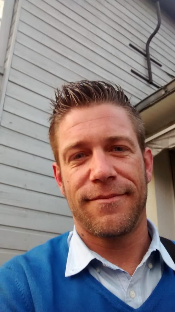 Profil de Ellias, 42 ans, Gay trip à Villars-sur-Fontenais (Jura)