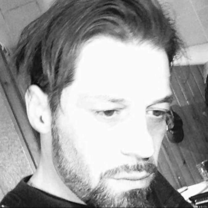 Profil de Lenael, 35 ans, Gay trip à Saules (Neuchâtel)