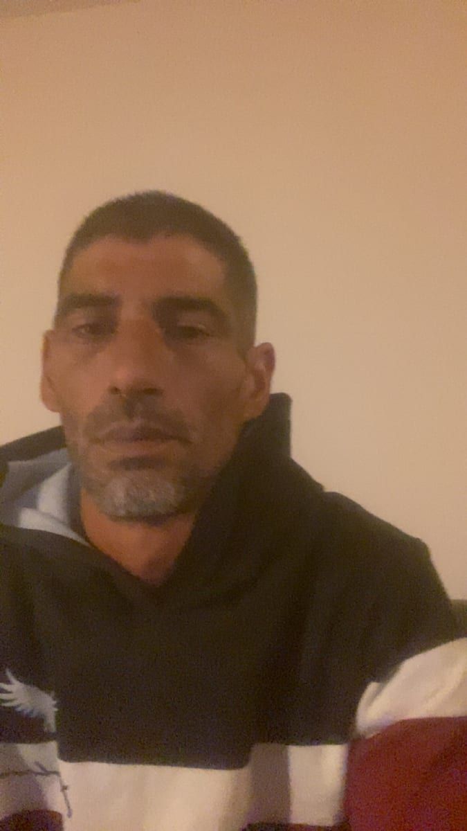 Faissel - Gay trip à Le Brouillet Profil de Faissel, 45 ans, Gay trip à Le Brouillet (Neuchâtel)