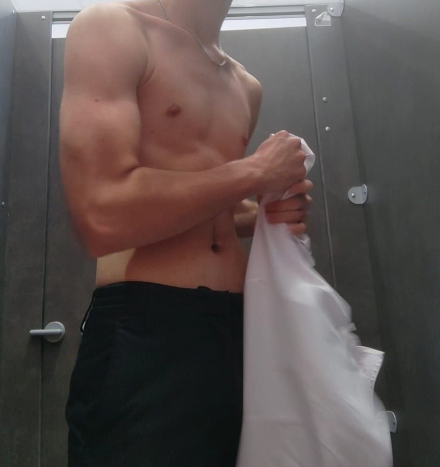 Profil de Hossin, 31 ans, Gay trip à Roche-d'Or (Jura)