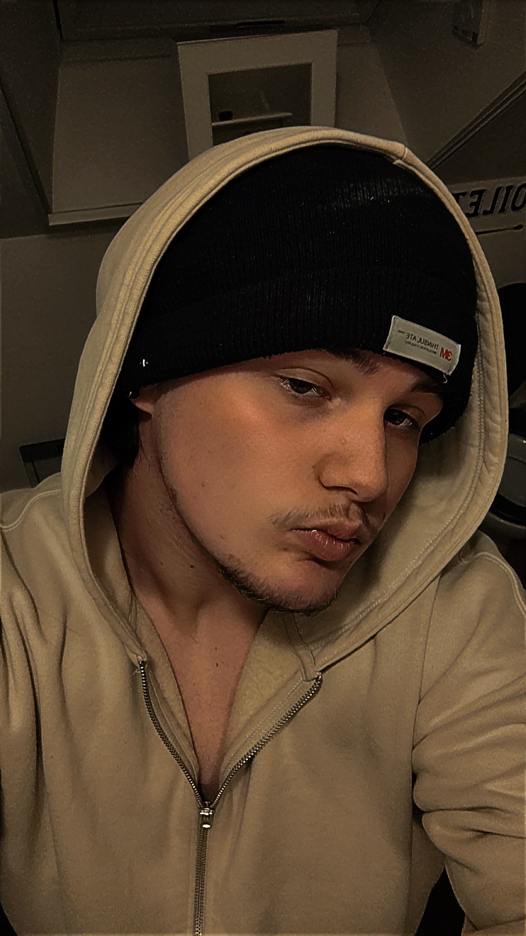 Profil de Gauvin, 23 ans, Gay trip à Vich (Vaud)