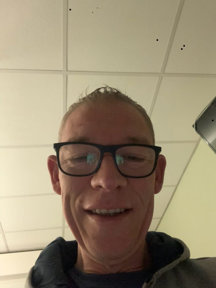 Profil de Sofiene, 30 ans, Gay trip à Zuoz (Grisons)